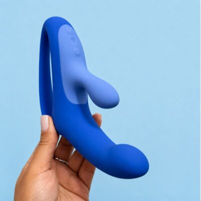 Melhore a qualidade da imagem, foco nítido, alta qualidade e realismo, 8k. e altere a cor do fundo para azul claro